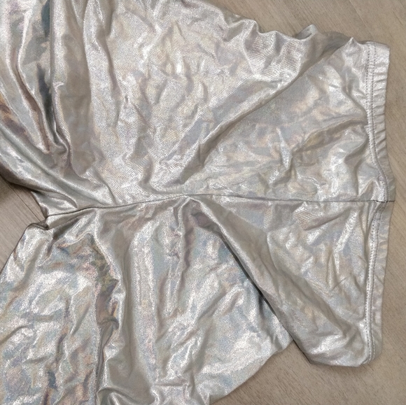 NWOT Boohoo holographic iridescent leggings - Picture 9 of 17